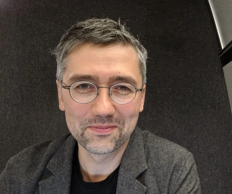 Dennis Yi Tenen 